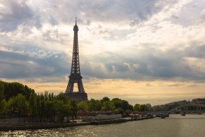 Tour Eiffel, Paris, France par Greg Krycinski (source Pixabay)